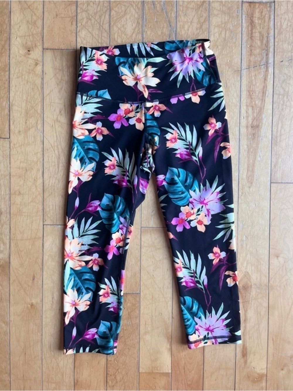 Old Navy Tropical Floral Elevate Go‑Dry Active Cropped Leggings Size Medium